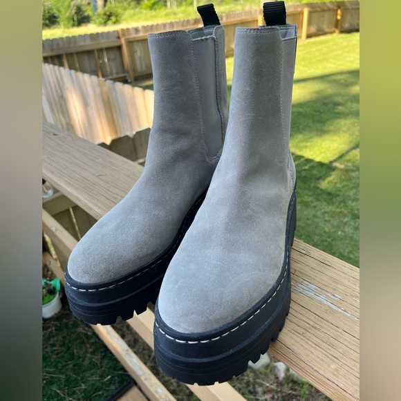 Marc Fisher LTD ‘Pauline’ Chelsea Boots - Picture 4 of 13